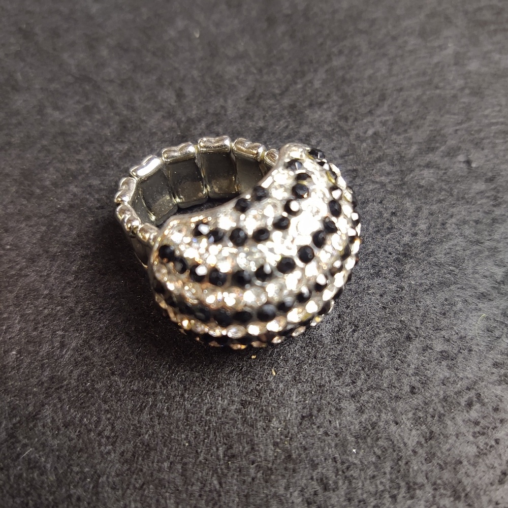 😄 3 for $13 stretch ring
